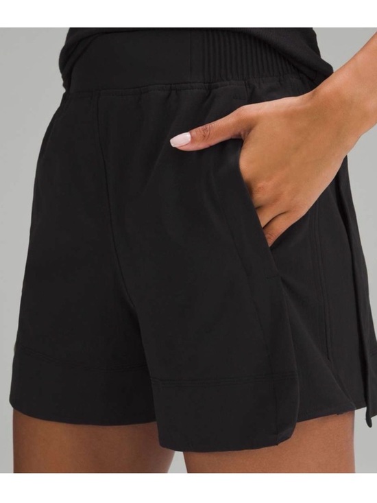 lululemon athletica Pants - Stretch Woven Relaxed-Fit High-Rise Short 4" in Black - Size Large